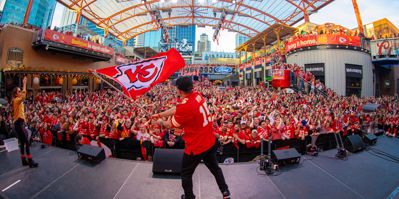 Chiefs Fans at KC Live! Block